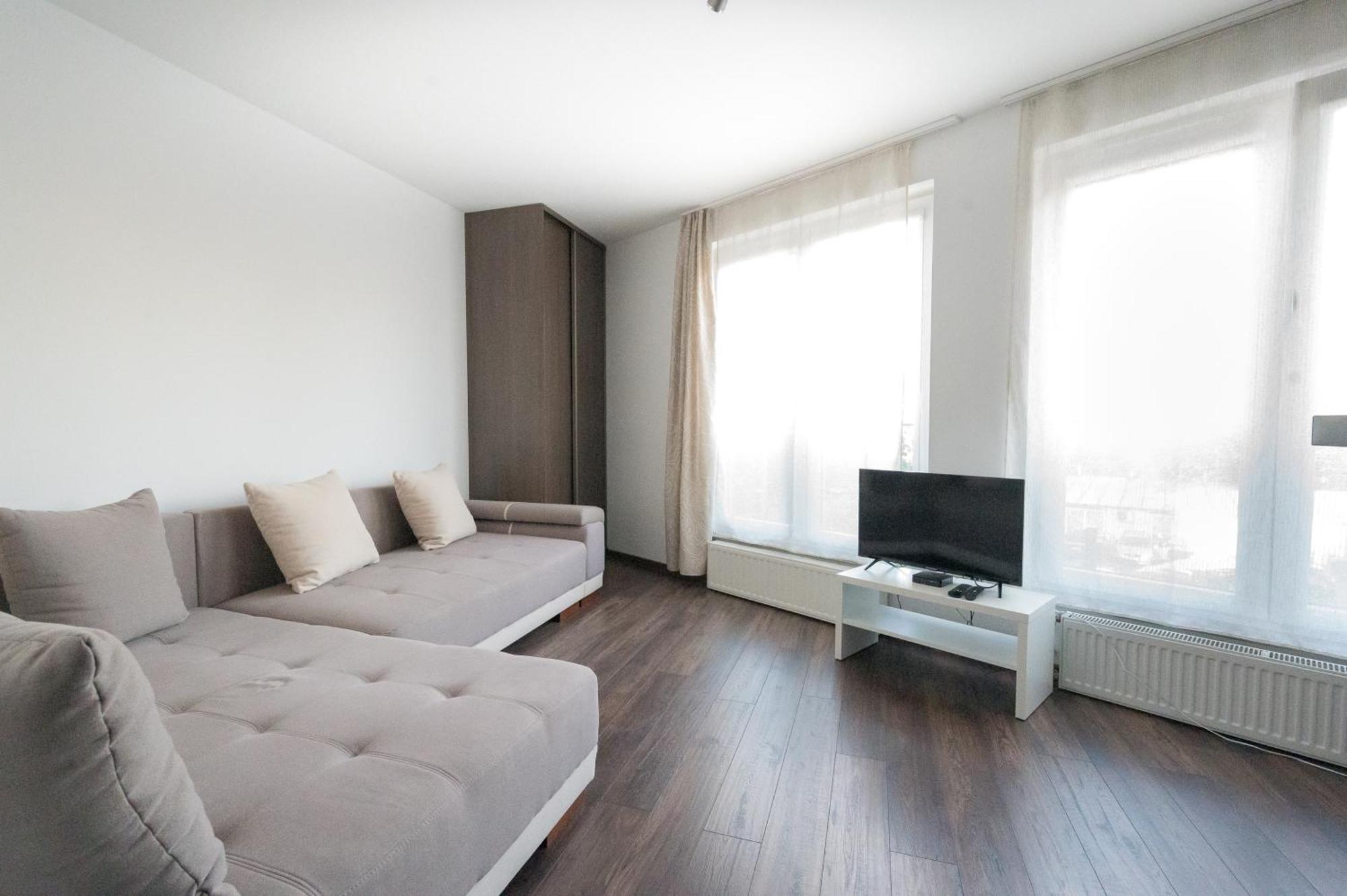 Rentplanet - Mireckiego Apartment